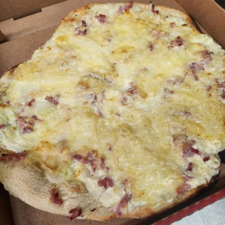 Tarte Flambée artisanale la Munster de la Pizzeria La Flambée de Thierry
